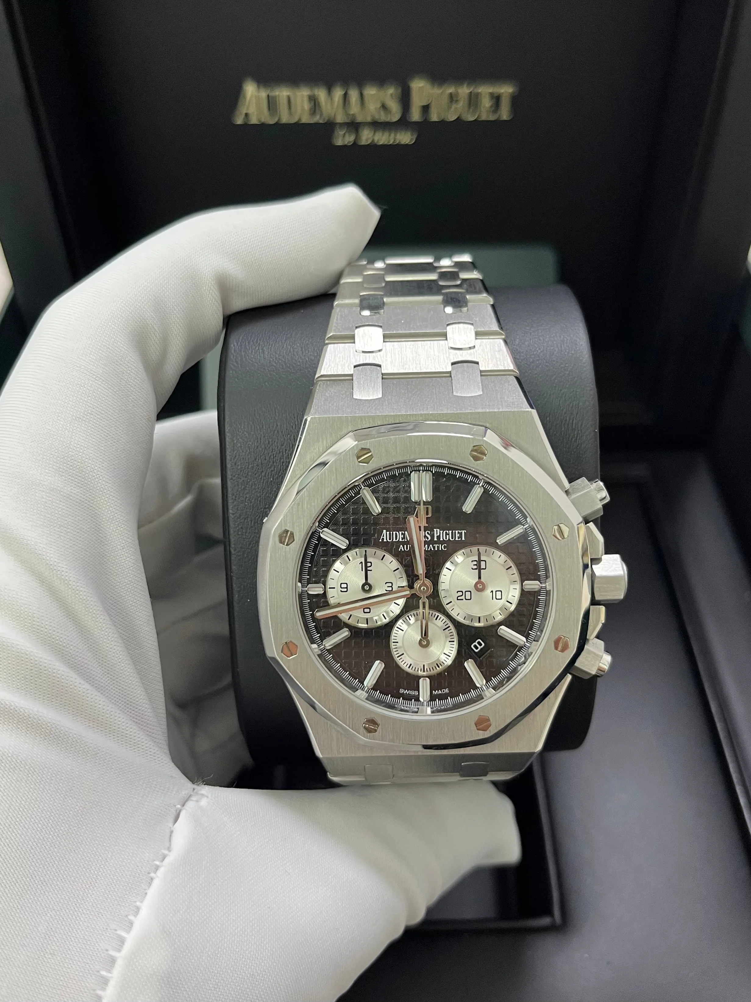 Audemars Piguet Royal Oak Selfwinding Chronograph/ Stainless Steel/ Black Dial/ White Sub-Dials (Ref#26331ST.OO.1220ST.02)