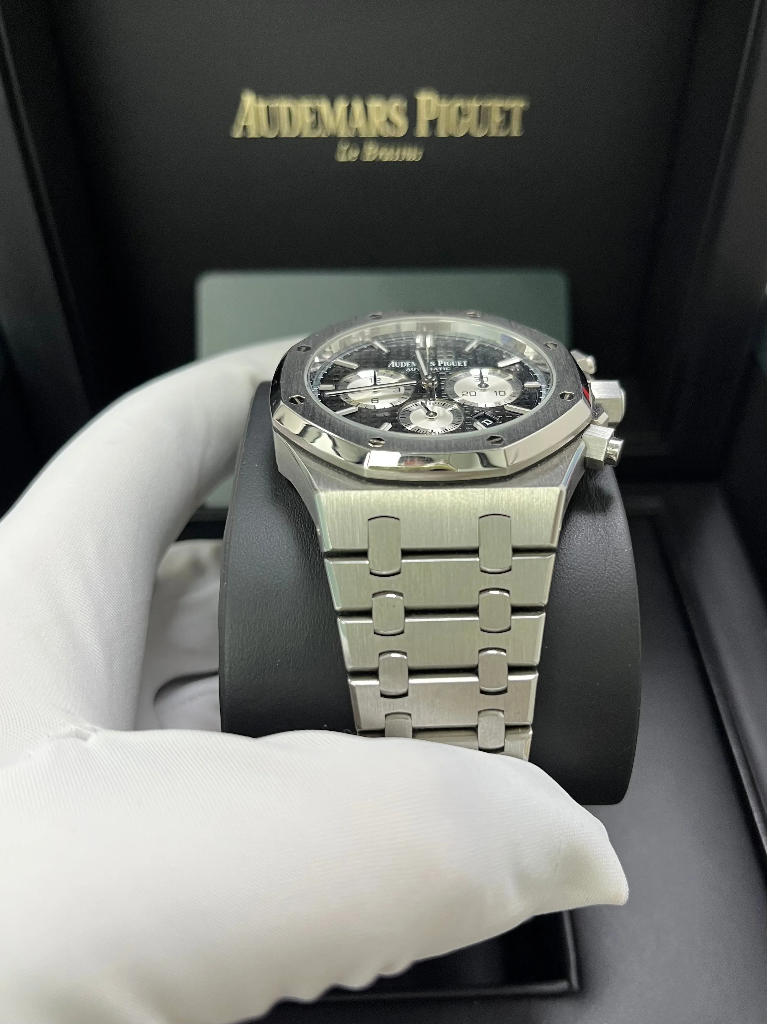 Audemars Piguet Royal Oak Selfwinding Chronograph/ Stainless Steel/ Black Dial/ White Sub-Dials (Ref#26331ST.OO.1220ST.02)