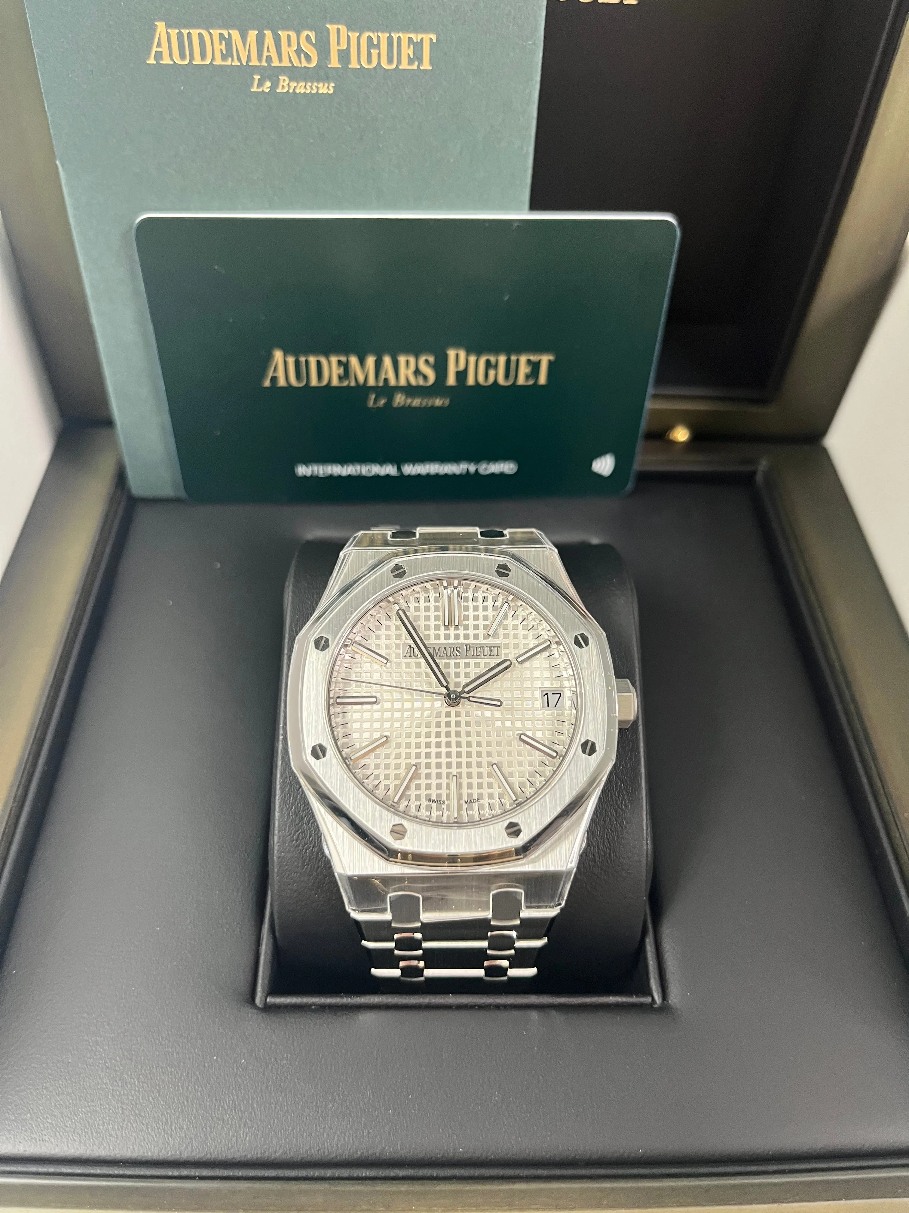 Audemars Piguet Royal Oak Selfwinding White Dial 41mm Ref. 15510ST.OO.1320ST.08