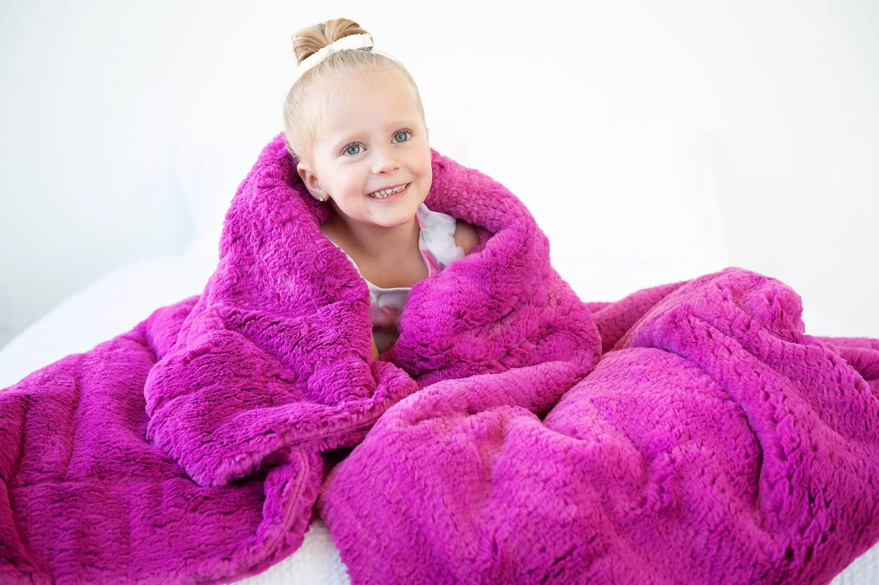 Feathers Magenta Blanket