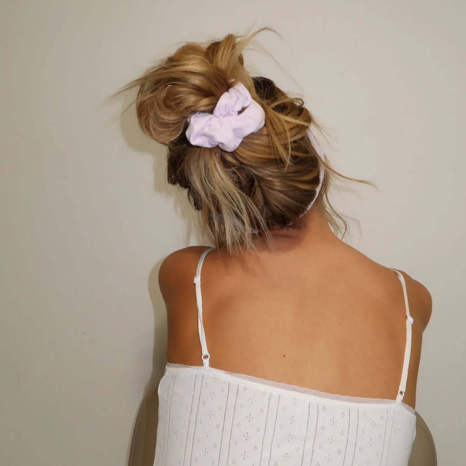 Pointelle Scrunchie in Frosted Lilac